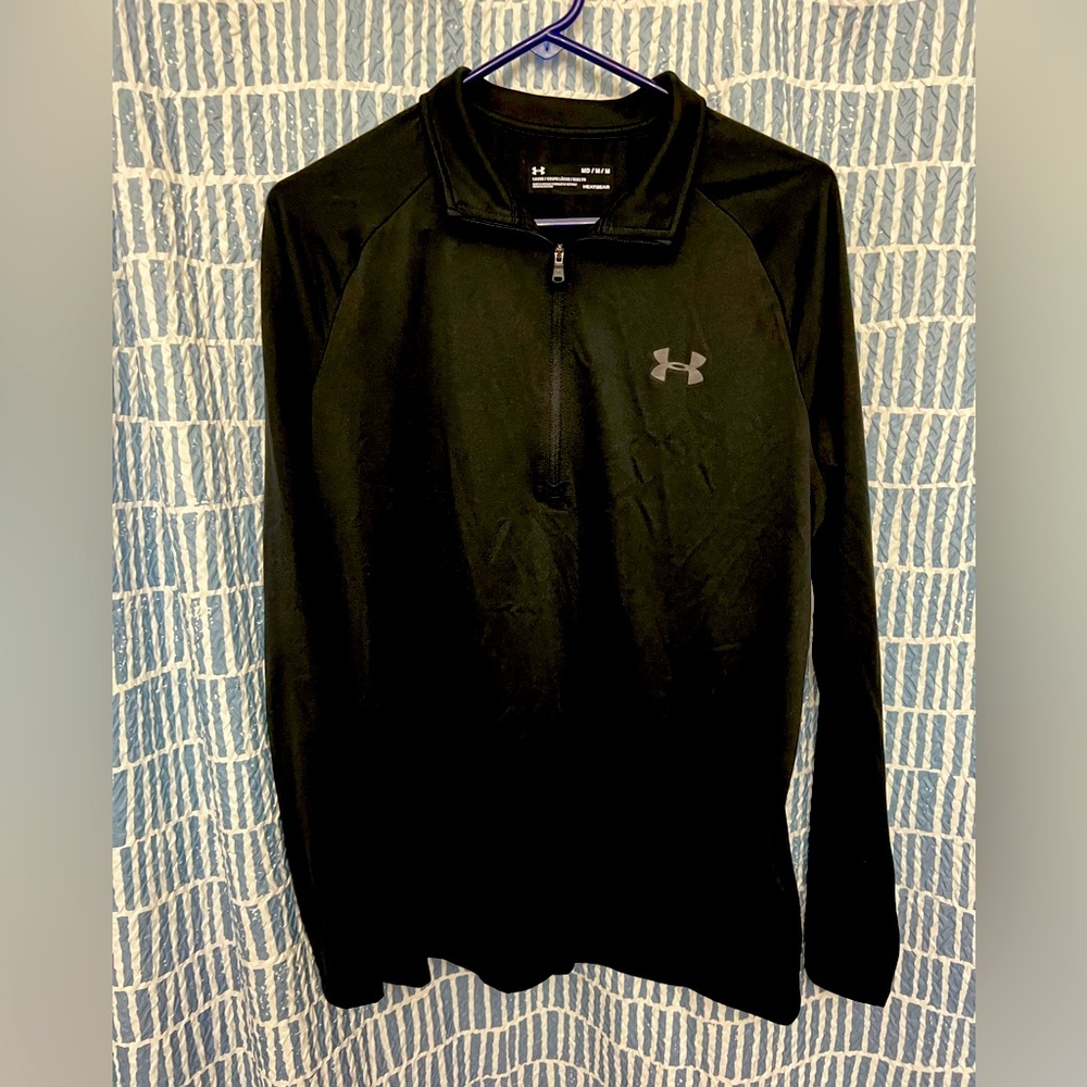 Mens Medium Under Armour heat gear pull over.